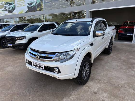 MITSUBISHI L200 TRITON 2.4 16V TURBO DIESEL SPORT HPE-S CD 4P 4X4 AUTOMÁTICO MITSUBISHI L200 TRITON 2.4 16V TURBO DIESEL SPORT HPE-S CD 4P 4X4 AUTOMÁTICO